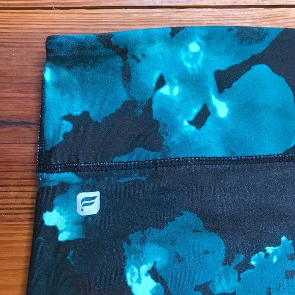 Fabletics Teal Floral Leggings, EUC, M - Picture 9 of 11